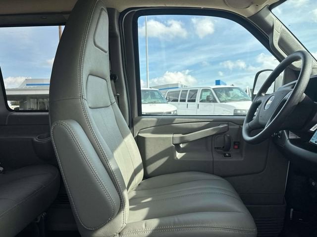 2025 Chevrolet Express Passenger 2500 1LS