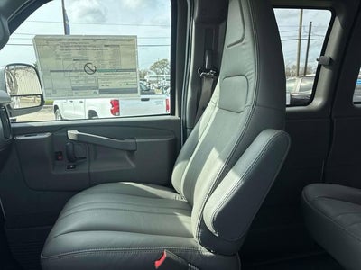 2025 Chevrolet Express Passenger 2500 1LS