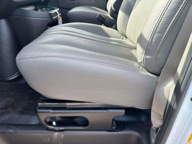 2025 Chevrolet Express Passenger 2500 1LS