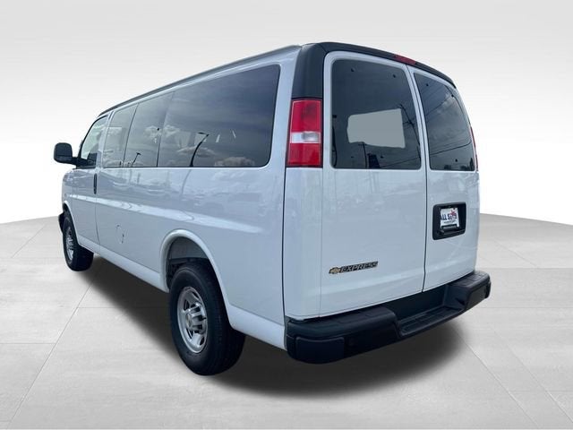 2025 Chevrolet Express Passenger 2500 1LS