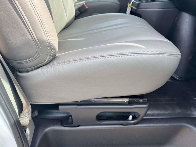 2025 Chevrolet Express Passenger 2500 1LS