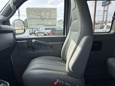 2025 Chevrolet Express Passenger 2500 1LS