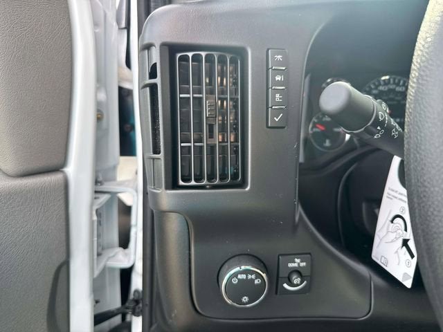 2025 Chevrolet Express Passenger 2500 1LS