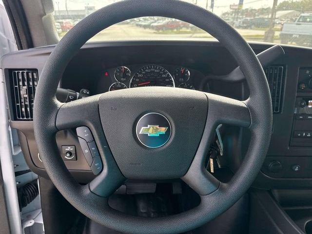 2025 Chevrolet Express Passenger 2500 1LS