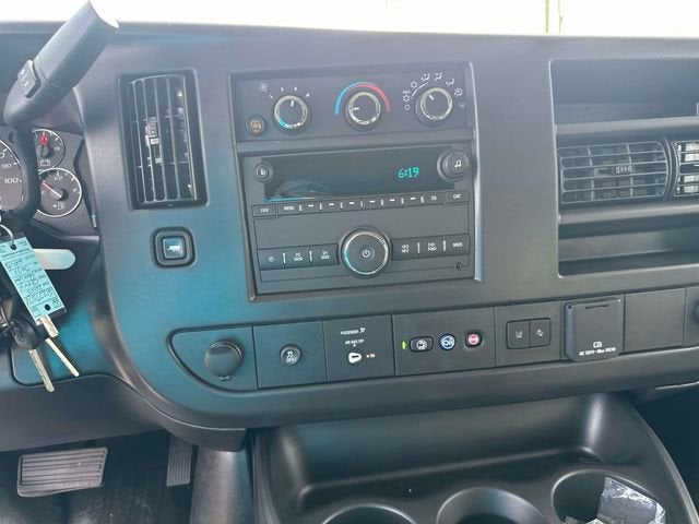 2025 Chevrolet Express Passenger 2500 1LS