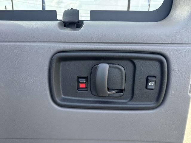 2025 Chevrolet Express Passenger 2500 1LS