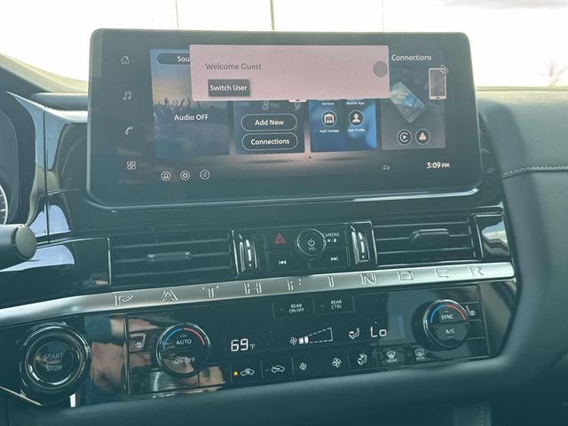 2026 Nissan Pathfinder SV