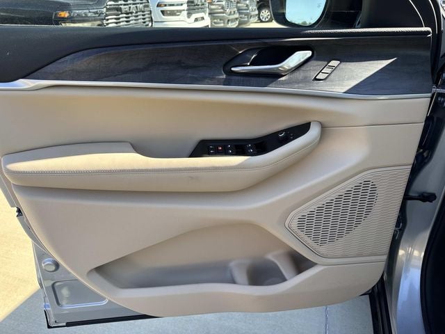 2025 Jeep Grand Cherokee GRAND CHEROKEE L LIMITED 4X2