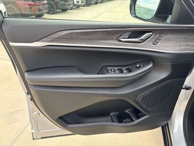 2025 Jeep Grand Cherokee GRAND CHEROKEE L LIMITED 4X2