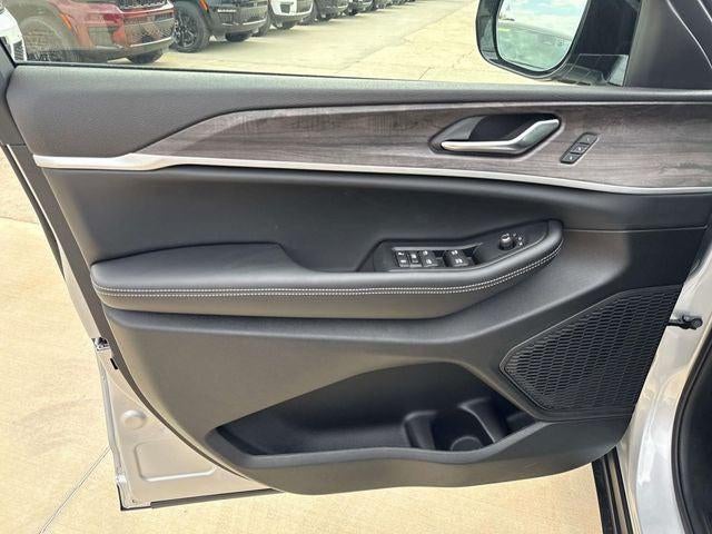 2025 Jeep Grand Cherokee GRAND CHEROKEE L LIMITED 4X2