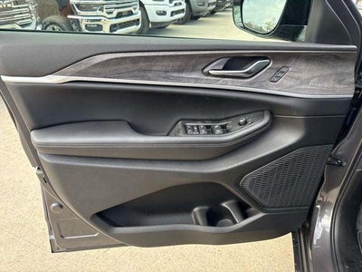 2025 Jeep Grand Cherokee GRAND CHEROKEE L LIMITED 4X2