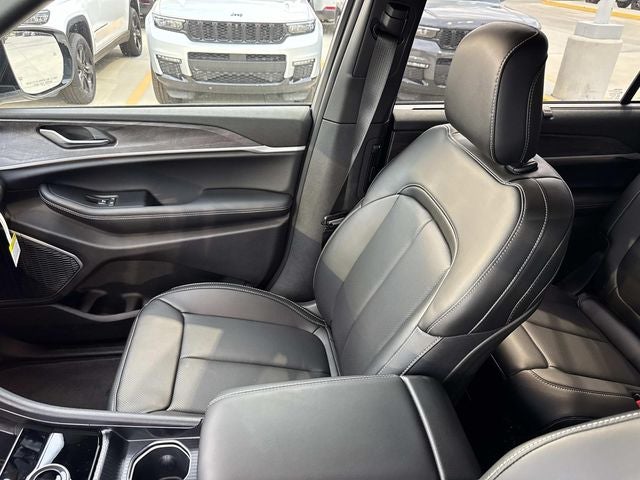 2025 Jeep Grand Cherokee GRAND CHEROKEE L LIMITED 4X2