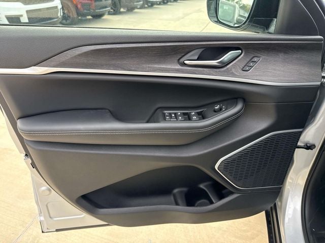 2025 Jeep Grand Cherokee GRAND CHEROKEE L LIMITED 4X2