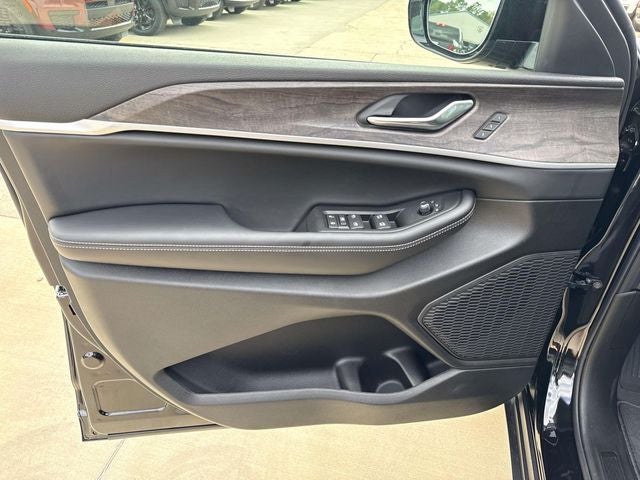 2025 Jeep Grand Cherokee GRAND CHEROKEE L LIMITED 4X2