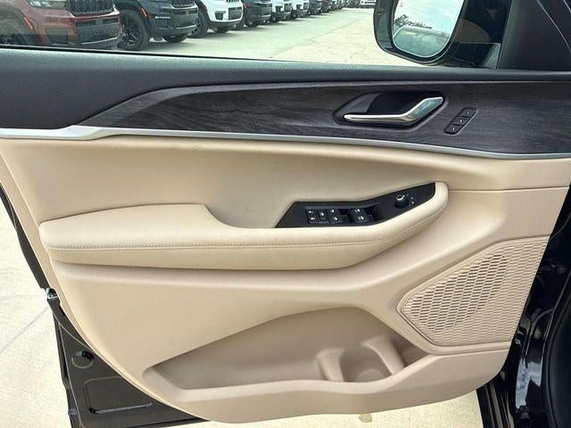 2025 Jeep Grand Cherokee GRAND CHEROKEE L LIMITED 4X2