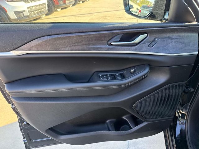 2025 Jeep Grand Cherokee GRAND CHEROKEE L LIMITED 4X2