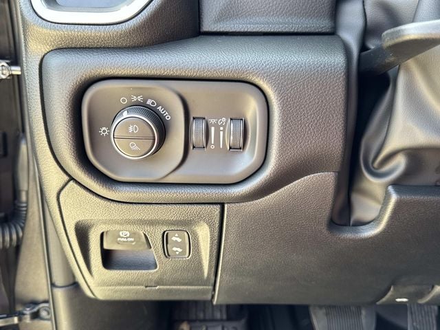 2026 RAM Ram 1500 RAM 1500 LARAMIE CREW CAB 4X2 5'7' BOX