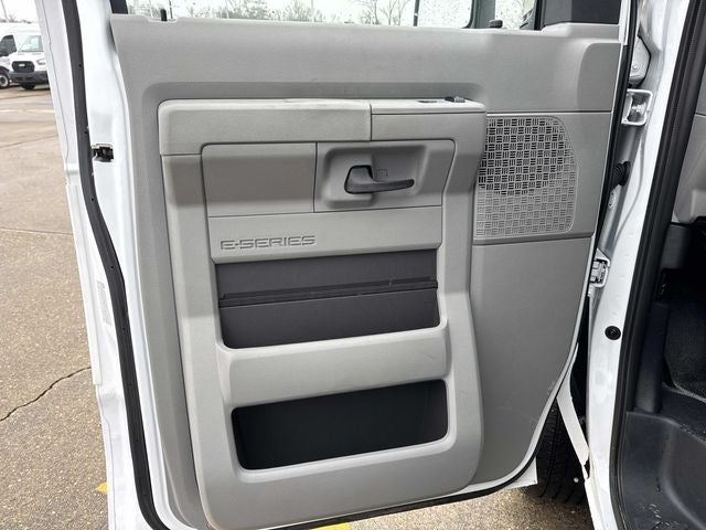 2025 Ford E-350SD Base Cutaway