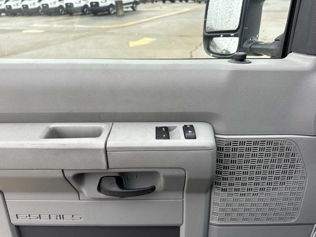 2025 Ford E-350SD Base Cutaway