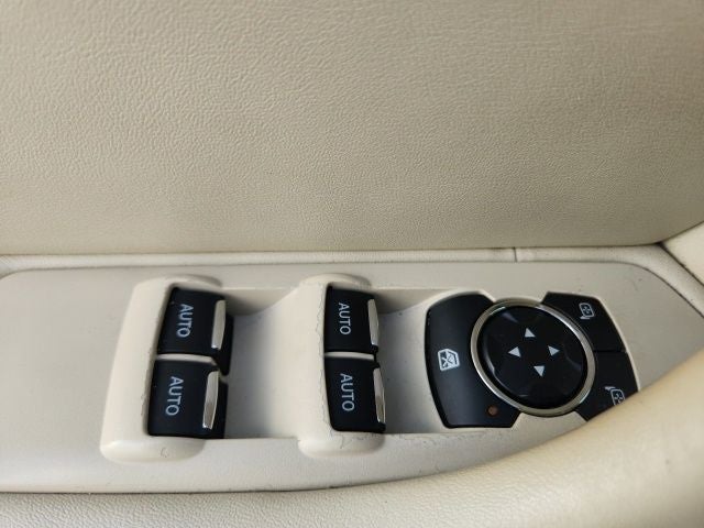 2013 Lincoln MKS Base