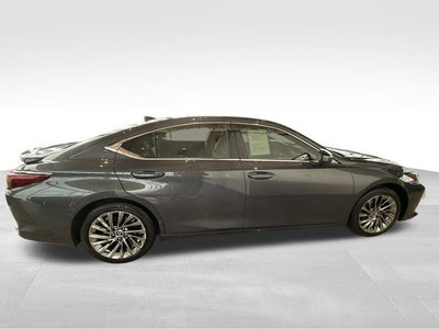 2025 Lexus ES 300h Luxury