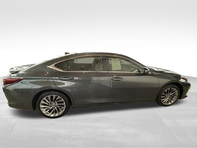 2025 Lexus ES 300h Luxury