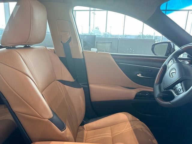 2025 Lexus ES 300h Luxury