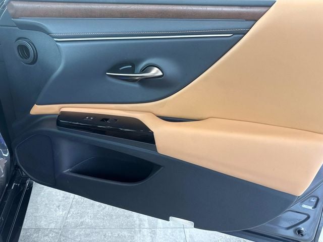 2025 Lexus ES 300h Luxury