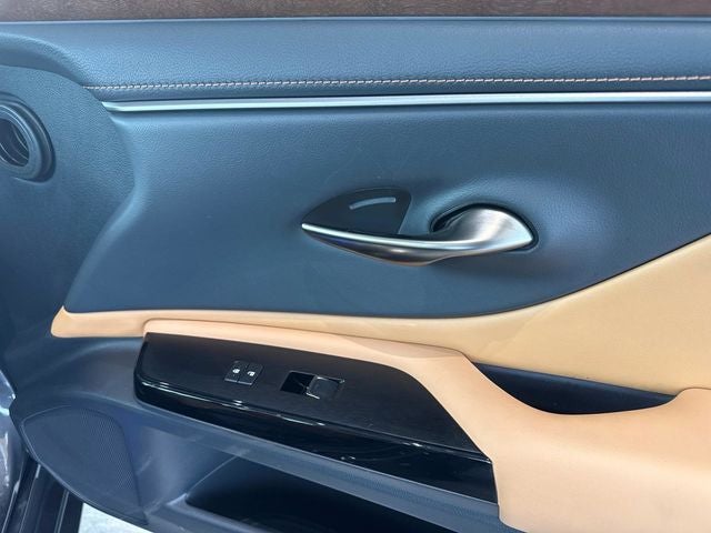 2025 Lexus ES 300h Luxury