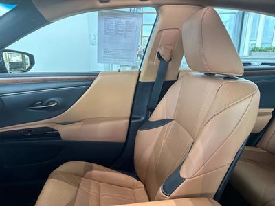 2025 Lexus ES 300h Luxury