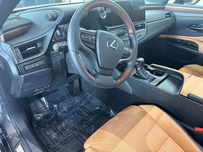 2025 Lexus ES 300h Luxury