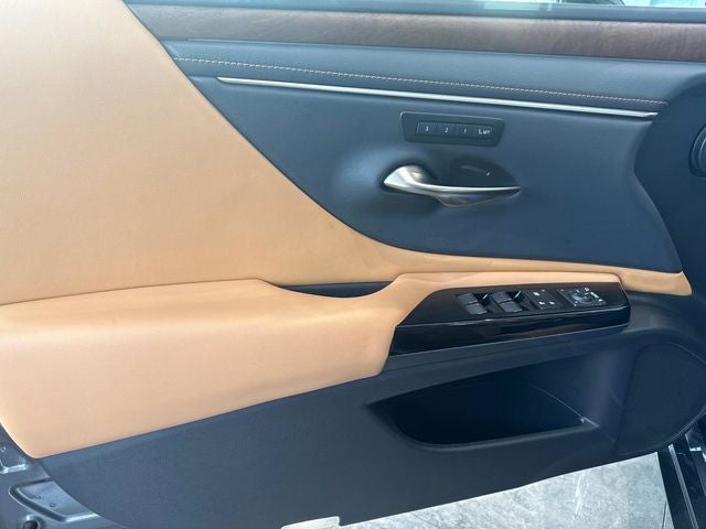 2025 Lexus ES 300h Luxury