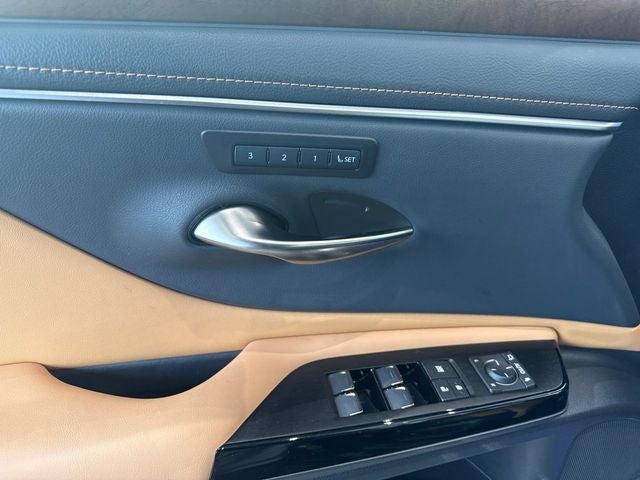 2025 Lexus ES 300h Luxury