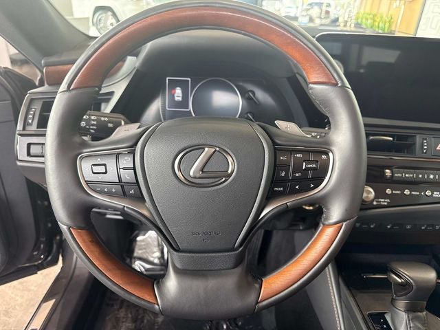 2025 Lexus ES 300h Luxury