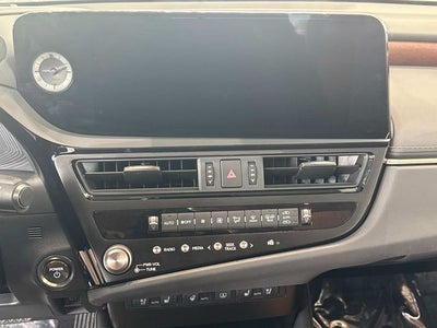 2025 Lexus ES 300h Luxury