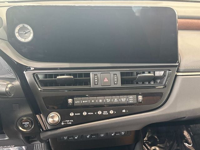 2025 Lexus ES 300h Luxury