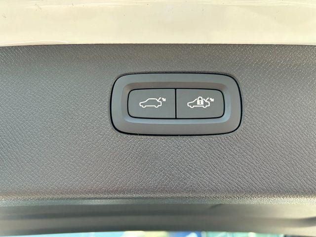 2025 Volvo XC90 Plug-In Hybrid T8 Plus 6 Passenger