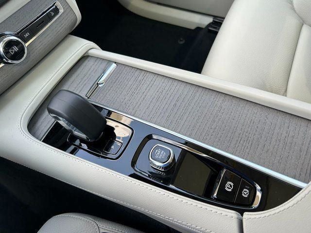 2025 Volvo XC90 Plug-In Hybrid T8 Plus 6 Passenger