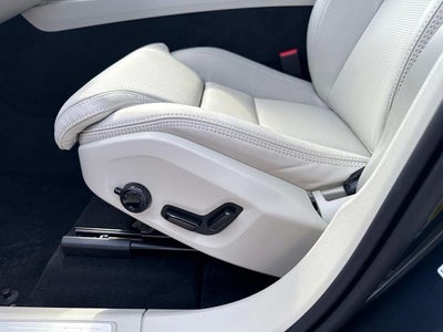 2026 Volvo XC60 Plug-In Hybrid T8 Ultra