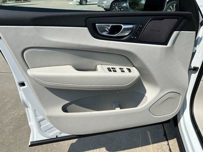 2025 Volvo XC60 Plug-In Hybrid T8 Ultra