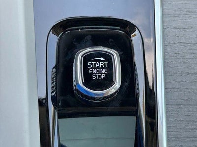 2025 Volvo XC60 Plug-In Hybrid T8 Ultra