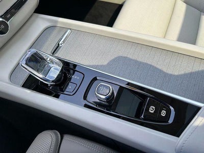 2025 Volvo XC60 Plug-In Hybrid T8 Ultra