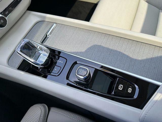 2025 Volvo XC60 Plug-In Hybrid T8 Ultra