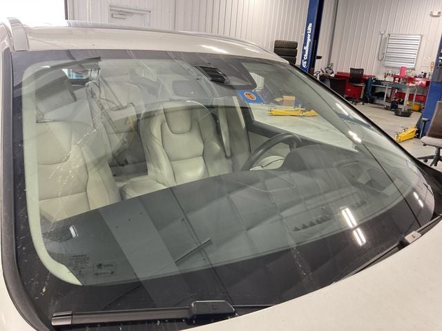 2023 Volvo XC60 B5 Ultimate Bright Theme