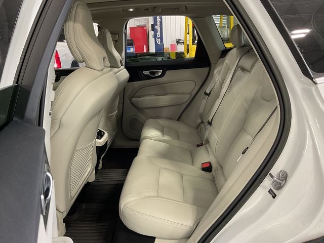 2023 Volvo XC60 B5 Ultimate Bright Theme