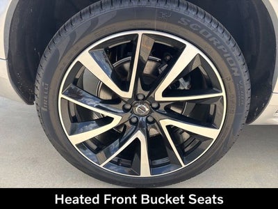 2023 Volvo XC90 B5 Plus