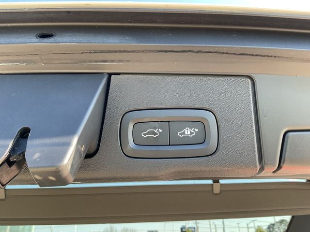 2023 Volvo XC60 B5 Ultimate Bright Theme