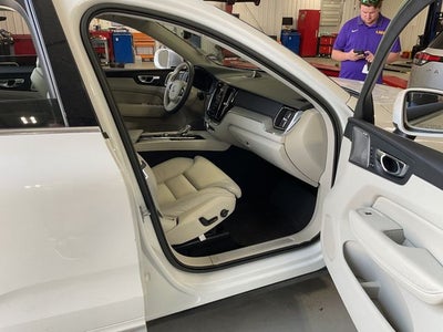 2023 Volvo XC60 B5 Ultimate Bright Theme