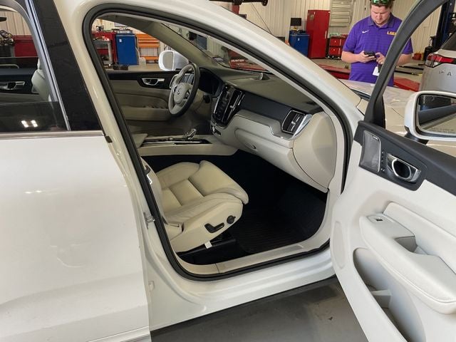 2023 Volvo XC60 B5 Ultimate Bright Theme