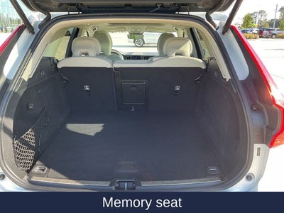 2022 Volvo XC60 B5 Momentum